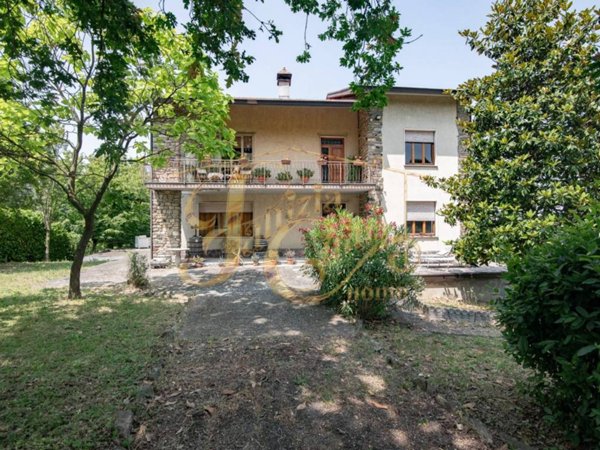 casa indipendente in vendita a Ziano Piacentino