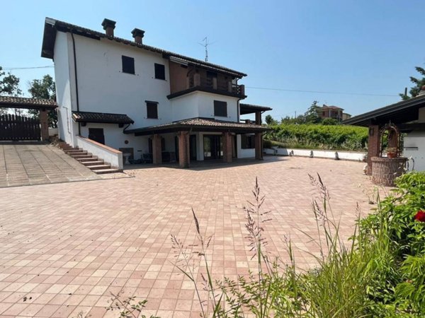 casa indipendente in vendita a Ziano Piacentino in zona Vicobarone