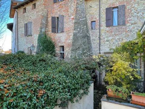 casa indipendente in vendita a Ziano Piacentino