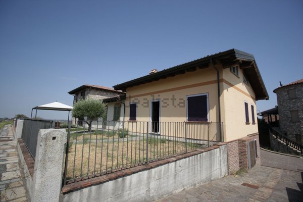 casa indipendente in vendita a Ziano Piacentino in zona Vicobarone