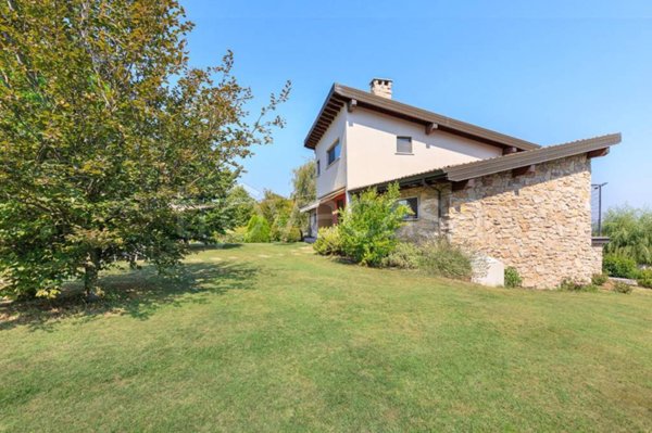 casa indipendente in vendita a Ziano Piacentino in zona Vicobarone