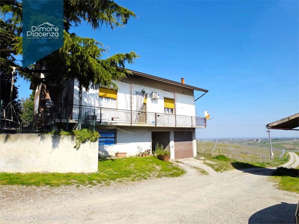 casa indipendente in vendita a Ziano Piacentino