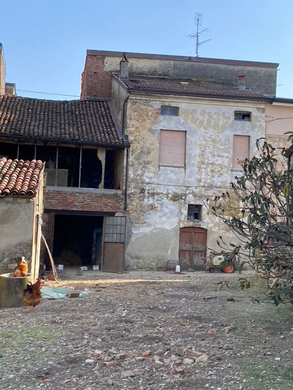 casale in vendita a Ziano Piacentino
