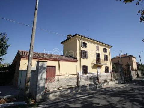 casa indipendente in vendita a Ziano Piacentino