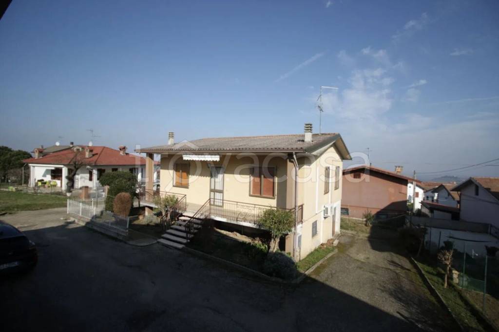 casa indipendente in vendita a Ziano Piacentino in zona Vicobarone