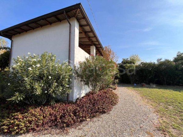 casa indipendente in vendita a Ziano Piacentino