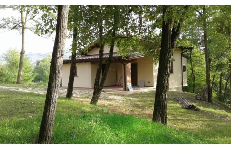 villa in vendita ad Alta Val Tidone