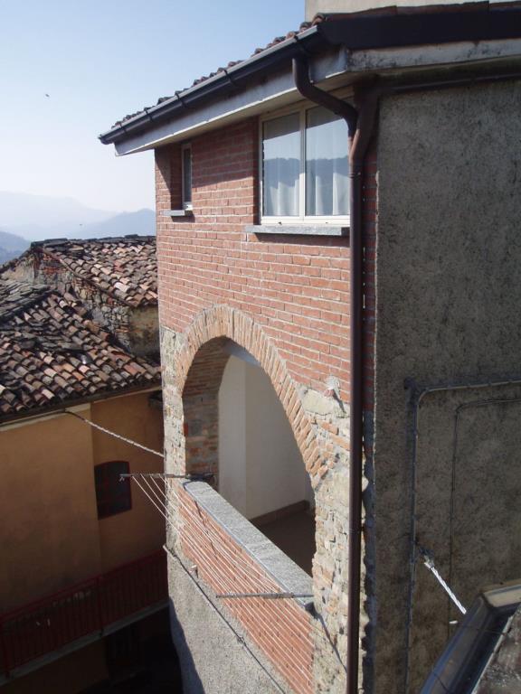 casa indipendente in vendita ad Alta Val Tidone in zona Trebecco