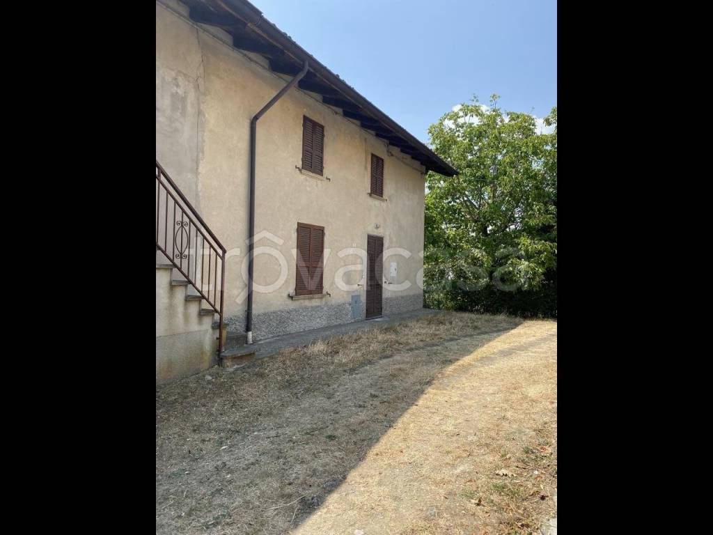 casa indipendente in vendita ad Alta Val Tidone in zona Pecorara