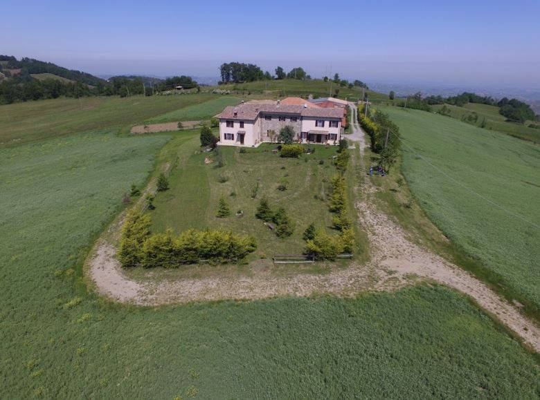 negozio in vendita ad Alta Val Tidone