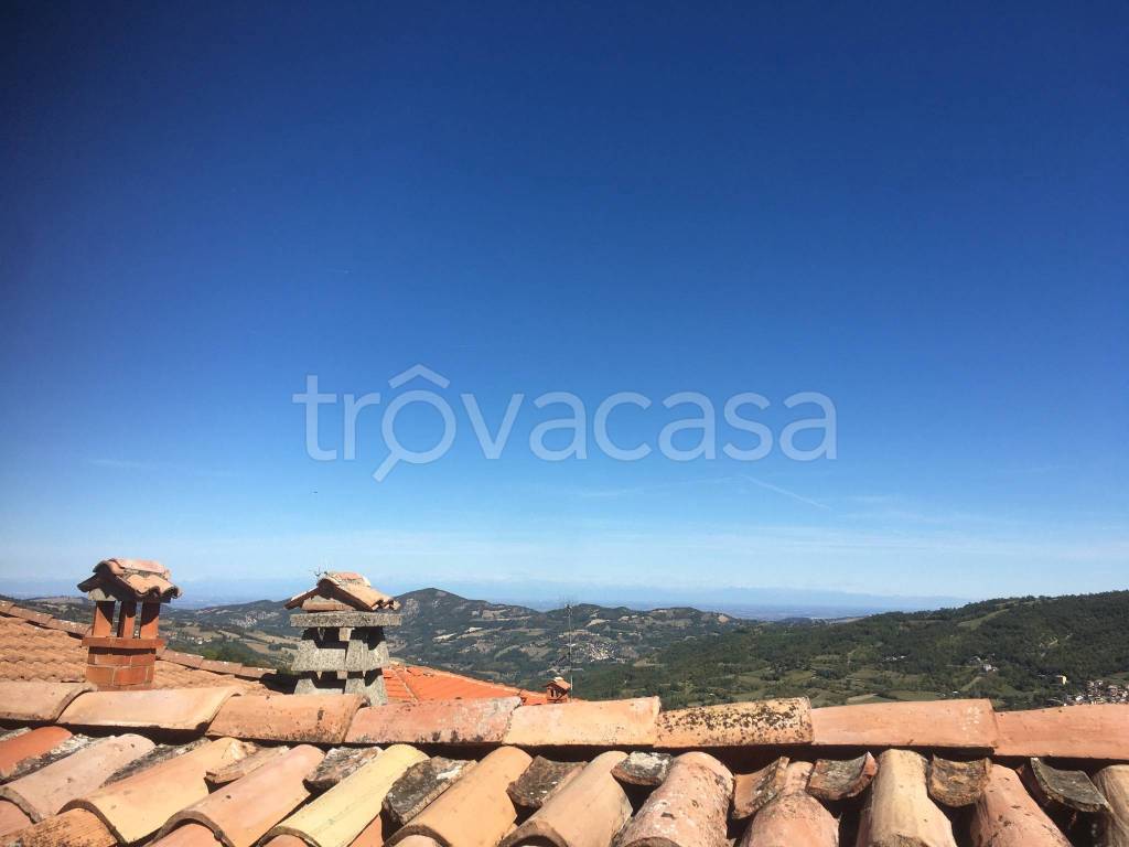 casa indipendente in vendita ad Alta Val Tidone in zona Cicogni