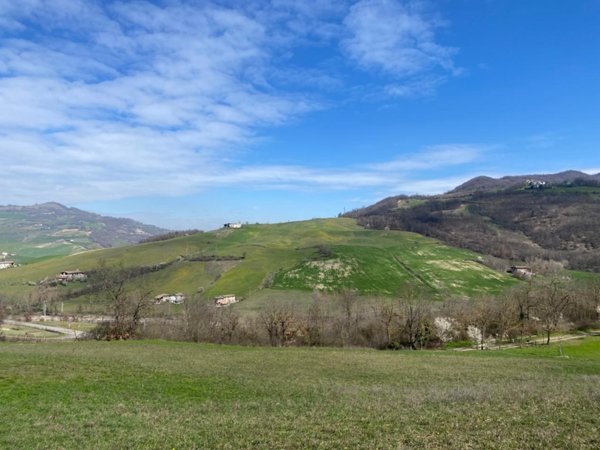 casa indipendente in vendita ad Alta Val Tidone