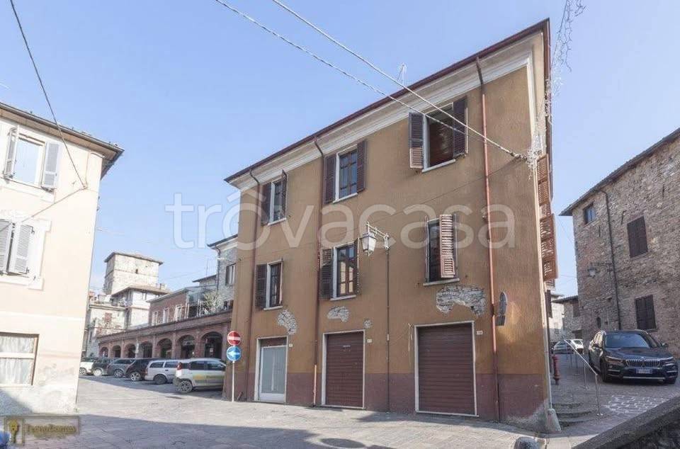 appartamento in vendita ad Alta Val Tidone in zona Nibbiano