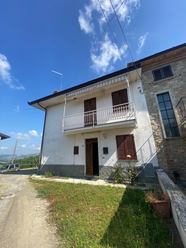 casa indipendente in vendita ad Alta Val Tidone