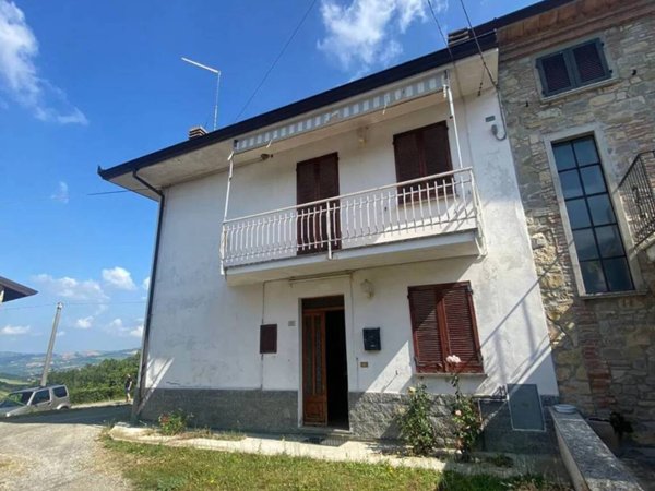 casa indipendente in vendita ad Alta Val Tidone