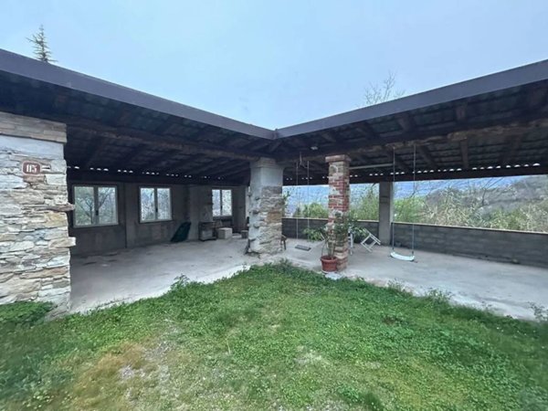 casa indipendente in vendita ad Alta Val Tidone in zona Nibbiano