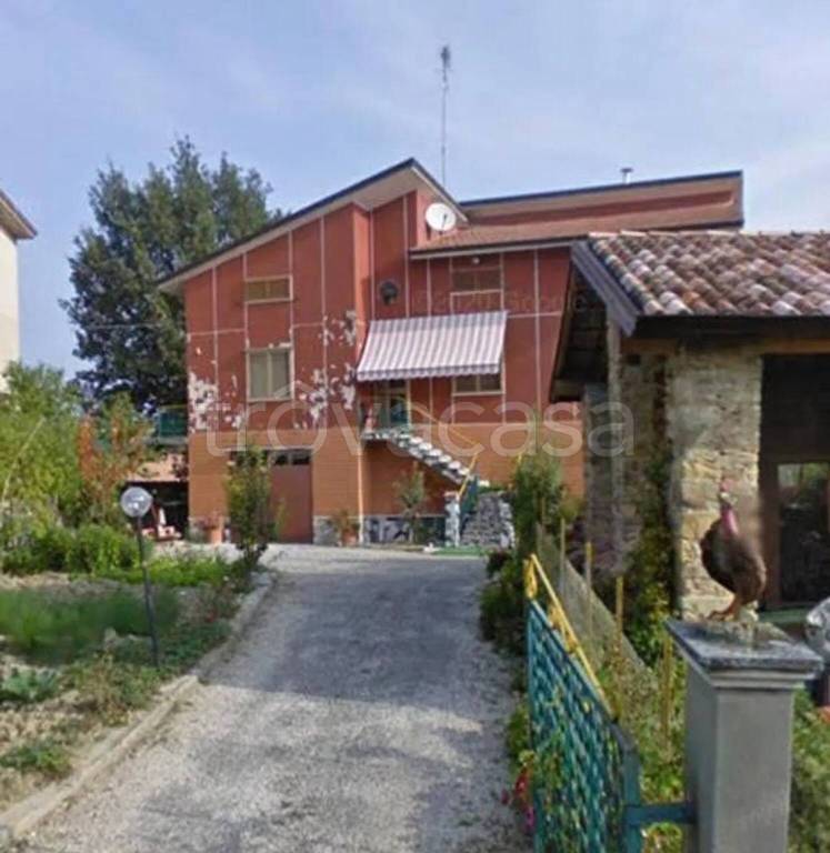 casa indipendente in vendita ad Alta Val Tidone