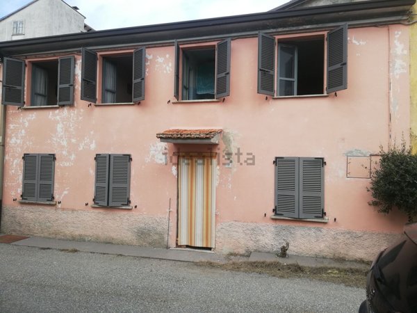 appartamento in vendita ad Alta Val Tidone in zona Nibbiano