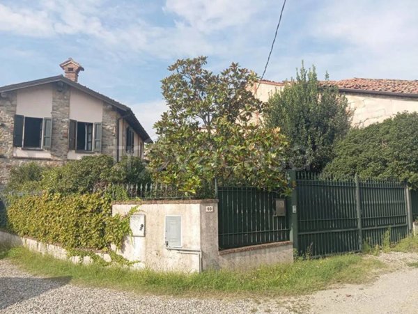 casa indipendente in vendita ad Alta Val Tidone