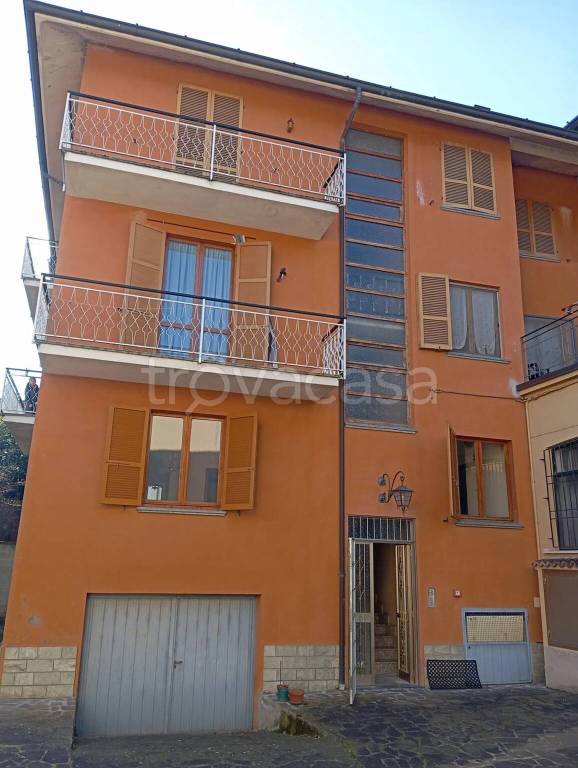 casa indipendente in vendita ad Alta Val Tidone