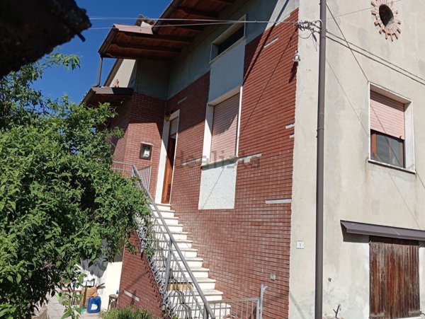 casa indipendente in vendita ad Alta Val Tidone