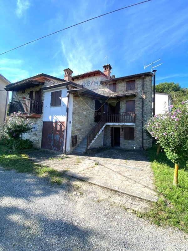 casa indipendente in vendita ad Alta Val Tidone