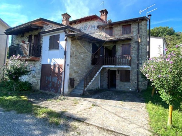 casa indipendente in vendita ad Alta Val Tidone