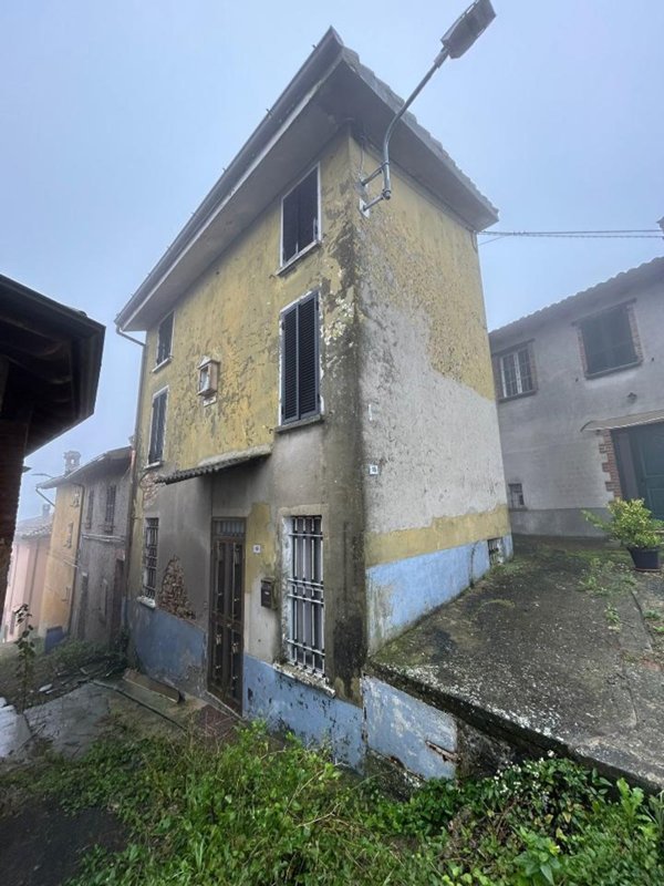casa indipendente in vendita ad Alta Val Tidone