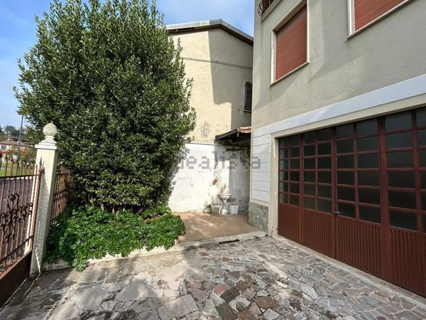 casa indipendente in vendita ad Alta Val Tidone in zona Nibbiano
