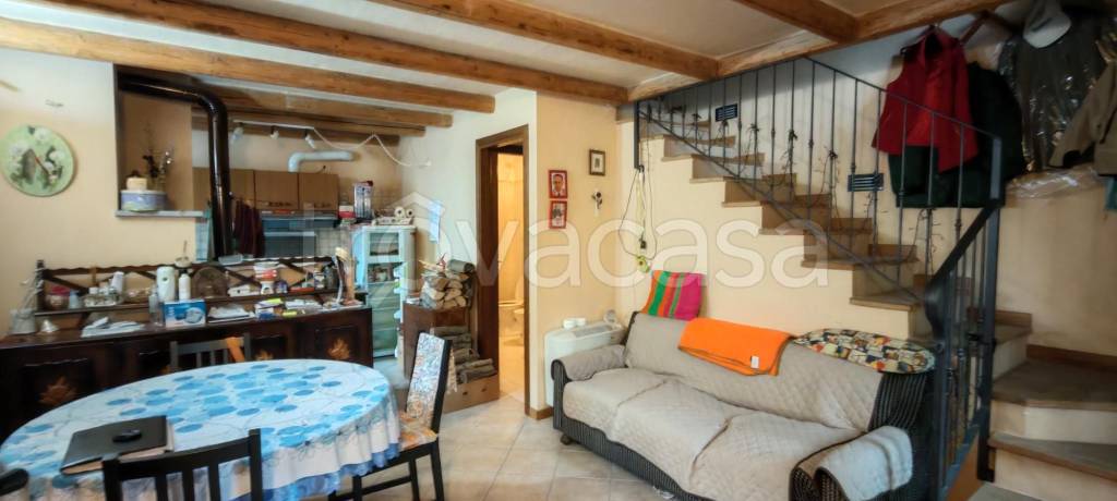 casa indipendente in vendita ad Alta Val Tidone in zona Tassara