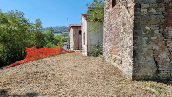 casa indipendente in vendita ad Alta Val Tidone in zona Nibbiano