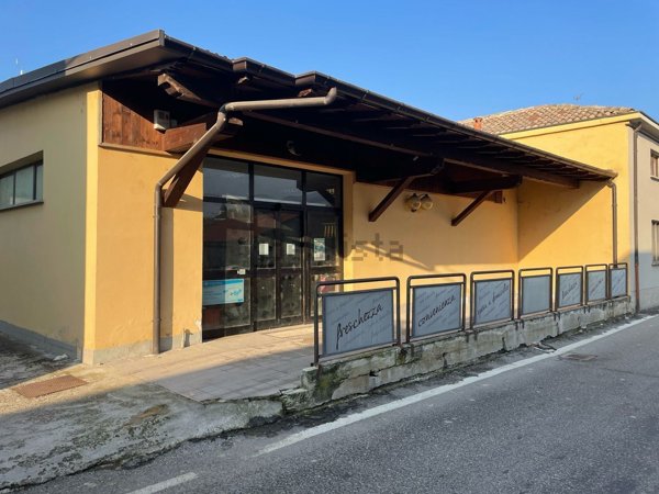 locale commerciale in vendita ad Alta Val Tidone in zona Nibbiano