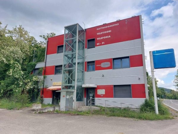 negozio in vendita ad Alta Val Tidone in zona Nibbiano