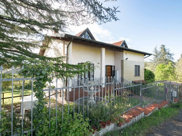 casa indipendente in vendita ad Alta Val Tidone in zona Roncaglie