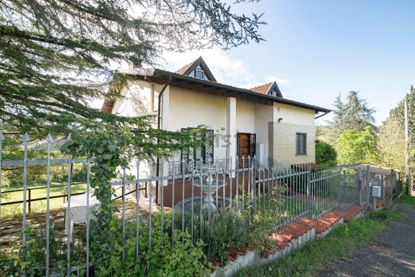 casa indipendente in vendita ad Alta Val Tidone in zona Nibbiano