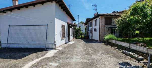 casa indipendente in vendita ad Alta Val Tidone in zona Tassara