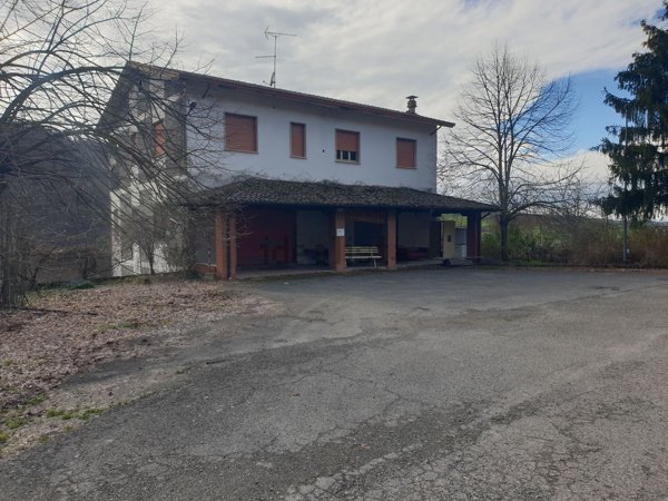 casa indipendente in vendita ad Alta Val Tidone