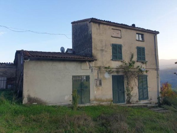 casa indipendente in vendita ad Alta Val Tidone in zona Caminata