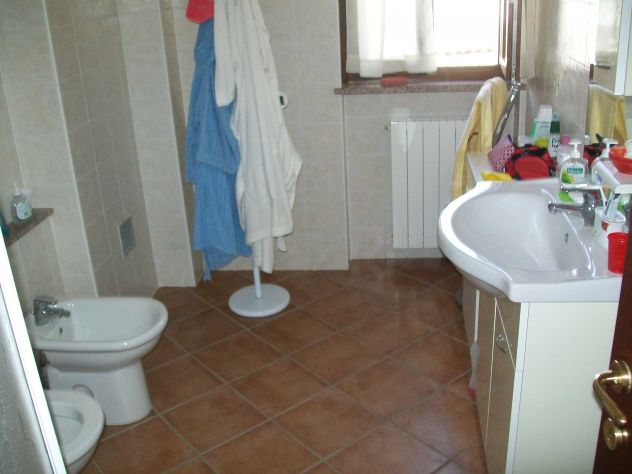 casa indipendente in vendita ad Alta Val Tidone in zona Pecorara