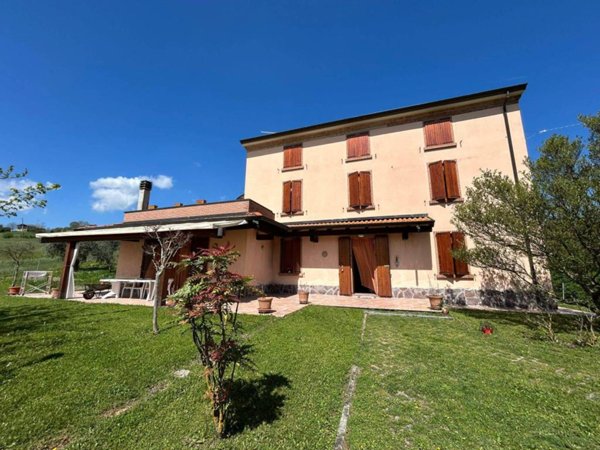 casa indipendente in vendita ad Alta Val Tidone