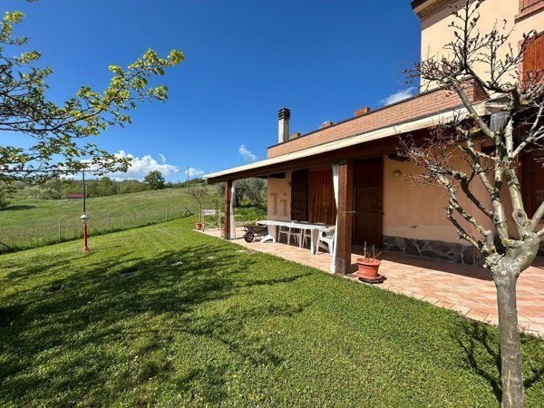 casa indipendente in vendita ad Alta Val Tidone