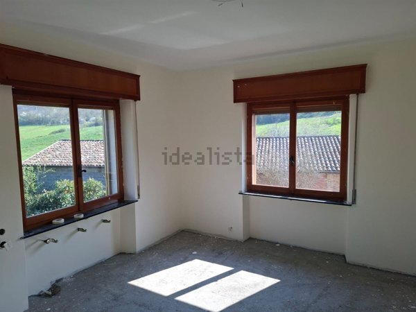 casa indipendente in vendita ad Alta Val Tidone