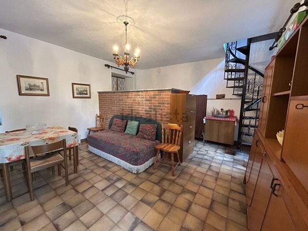 casa indipendente in vendita ad Alta Val Tidone in zona Trevozzo