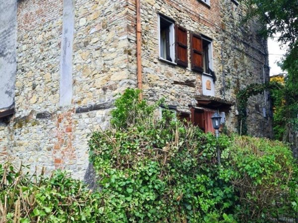 casa indipendente in vendita ad Alta Val Tidone in zona Tassara