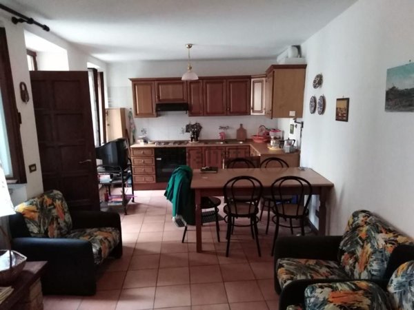 casa indipendente in vendita ad Alta Val Tidone