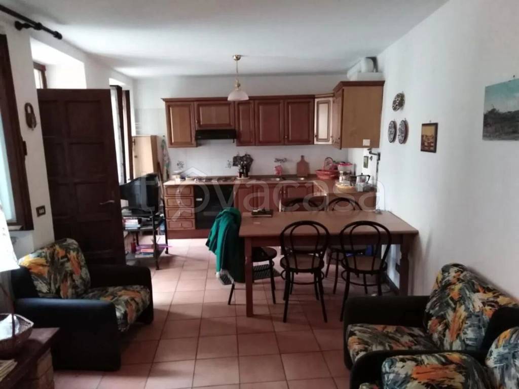 casa indipendente in vendita ad Alta Val Tidone