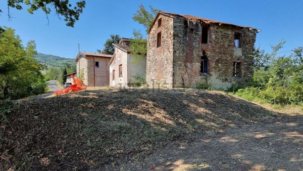 casa indipendente in vendita ad Alta Val Tidone in zona Nibbiano
