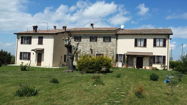 casale in vendita ad Alta Val Tidone