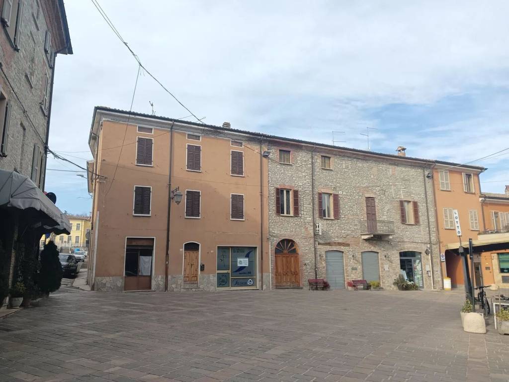 casa indipendente in vendita ad Alta Val Tidone in zona Nibbiano