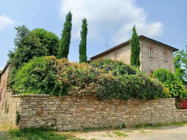 casa indipendente in vendita ad Alta Val Tidone in zona Genepreto